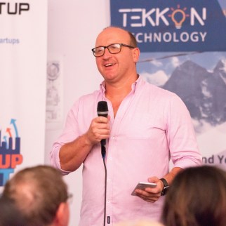 Tim-K-Dean-Credi-Fintech-Commentator-Industry-Expert-Family-Friends-Lending-Neo-Credit-Scores-Startup-News-ABOUT-PAGE